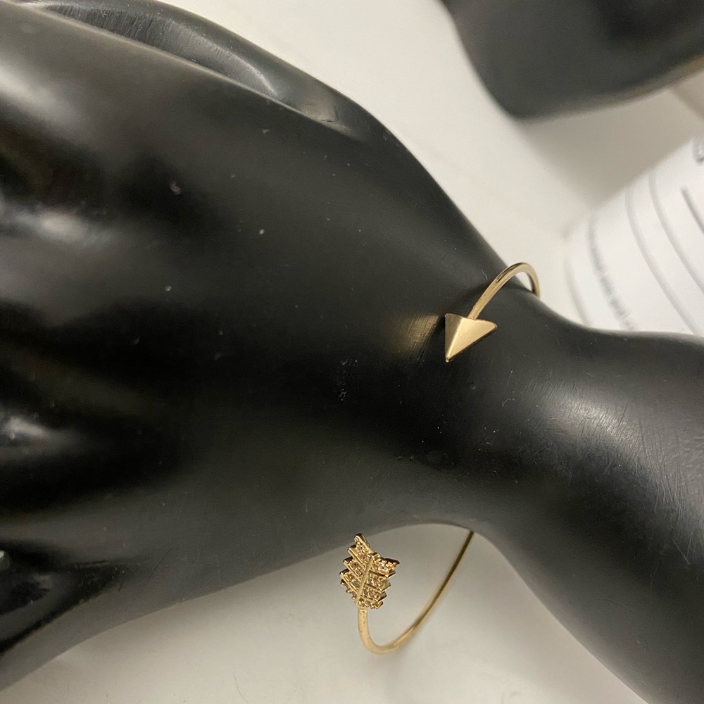 Gorgeous Gold Arrow Bracelet